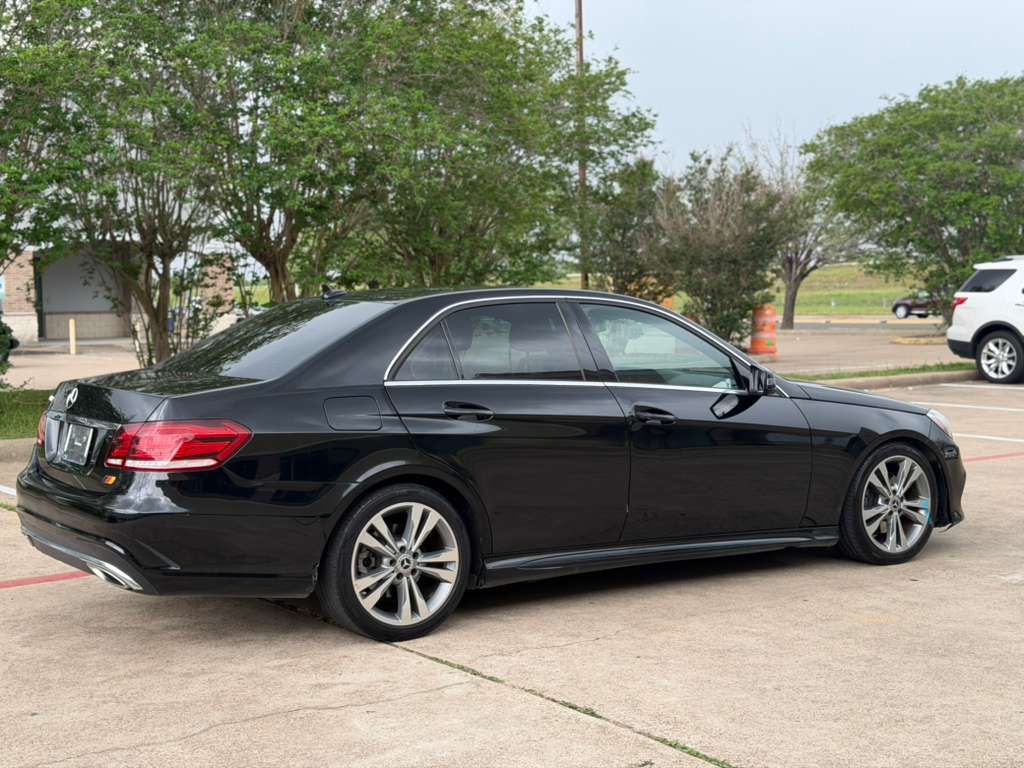 Photo 5 of this MERCEDES-BENZ E-CLASS