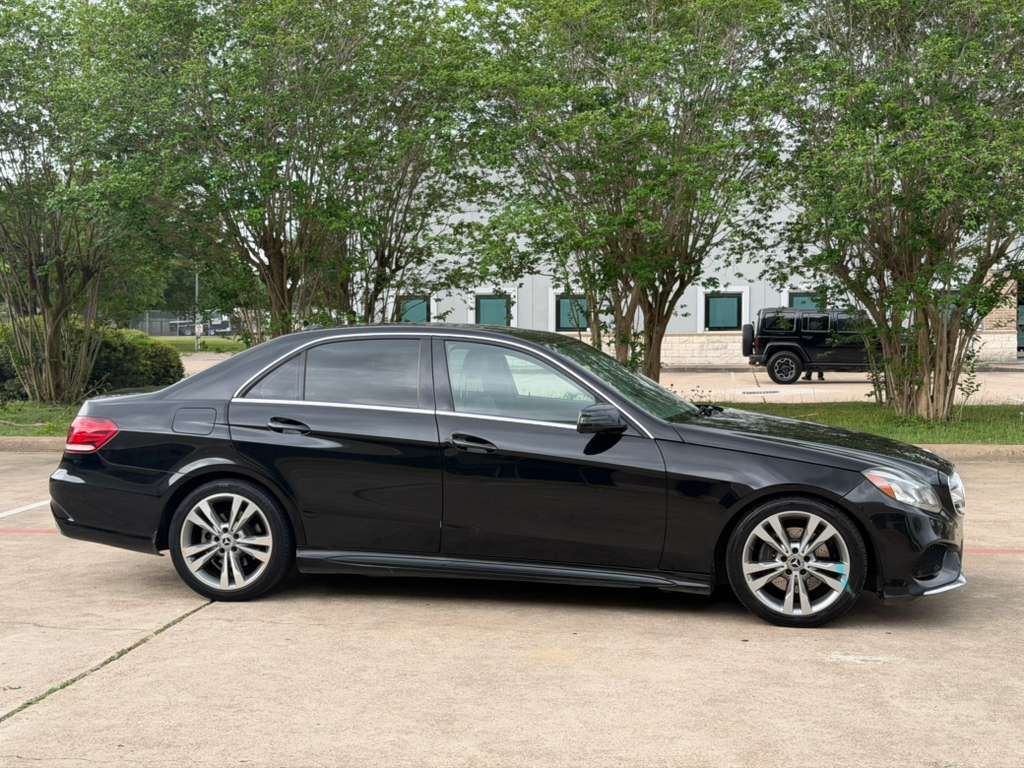 Photo 6 of this MERCEDES-BENZ E-CLASS