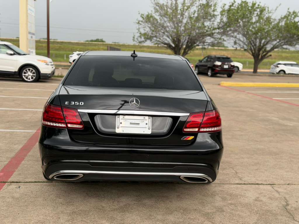 Photo 7 of this MERCEDES-BENZ E-CLASS