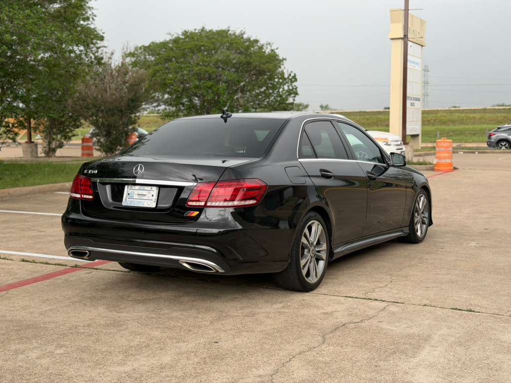 Photo 8 of this MERCEDES-BENZ E-CLASS
