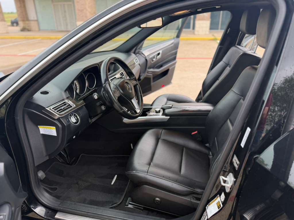 Photo 13 of this MERCEDES-BENZ E-CLASS