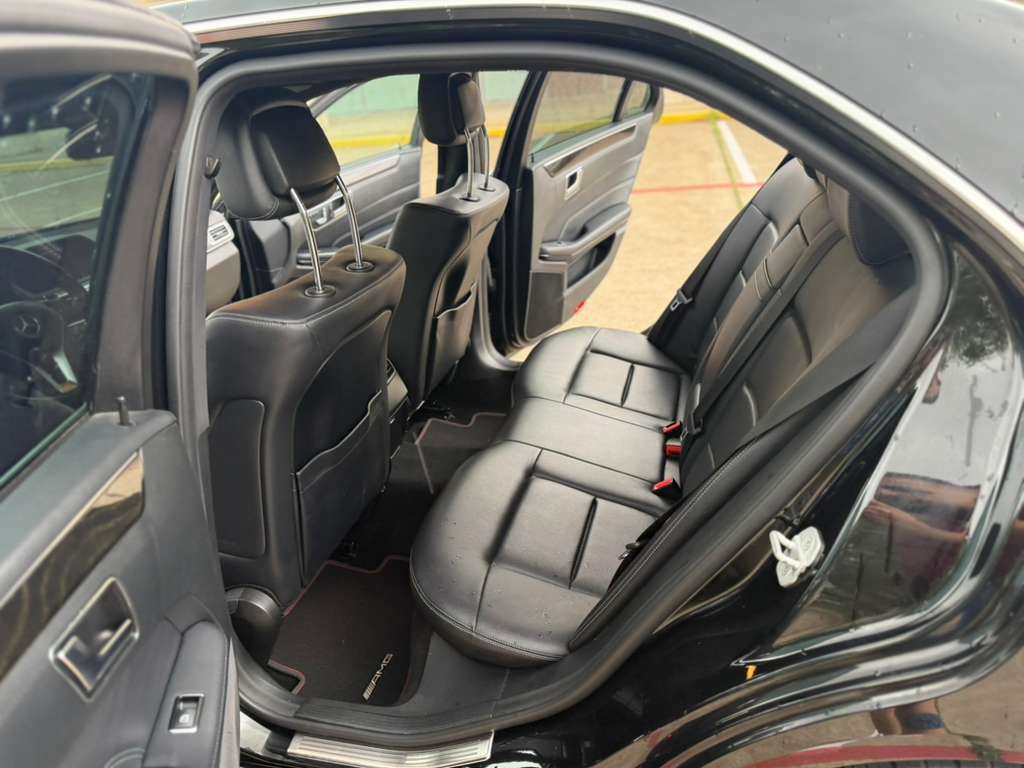 Photo 14 of this MERCEDES-BENZ E-CLASS