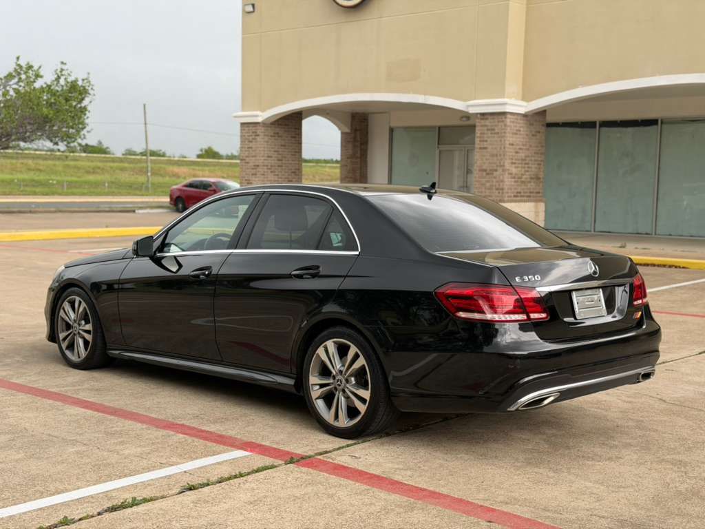 Photo 9 of this MERCEDES-BENZ E-CLASS
