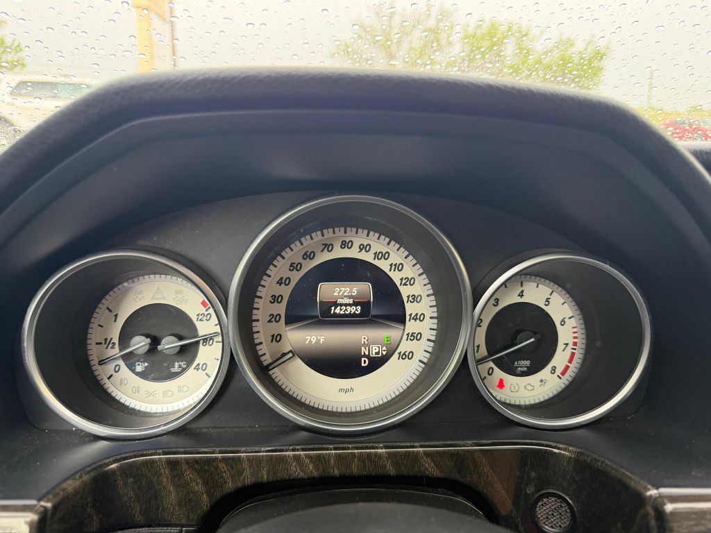 Photo 16 of this MERCEDES-BENZ E-CLASS