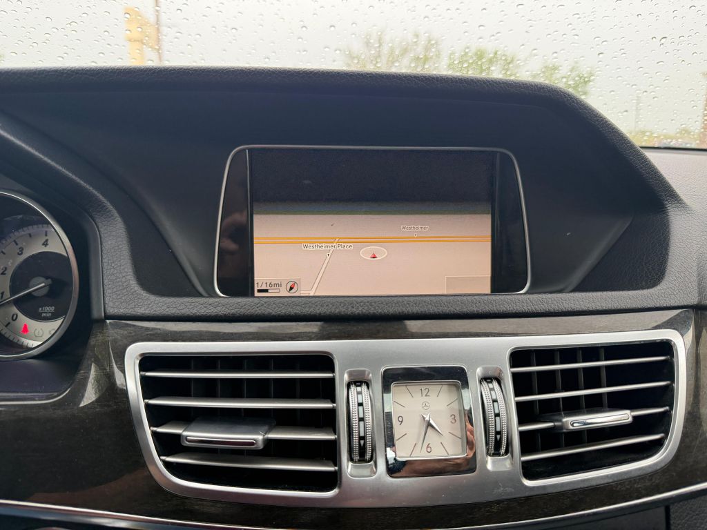 Photo 17 of this MERCEDES-BENZ E-CLASS