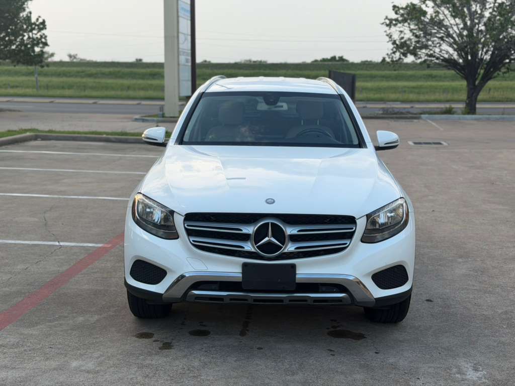 Photo 4 of this MERCEDES-BENZ GLC