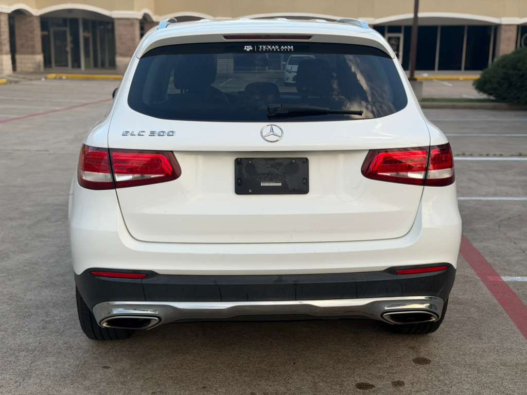 Photo 5 of this MERCEDES-BENZ GLC
