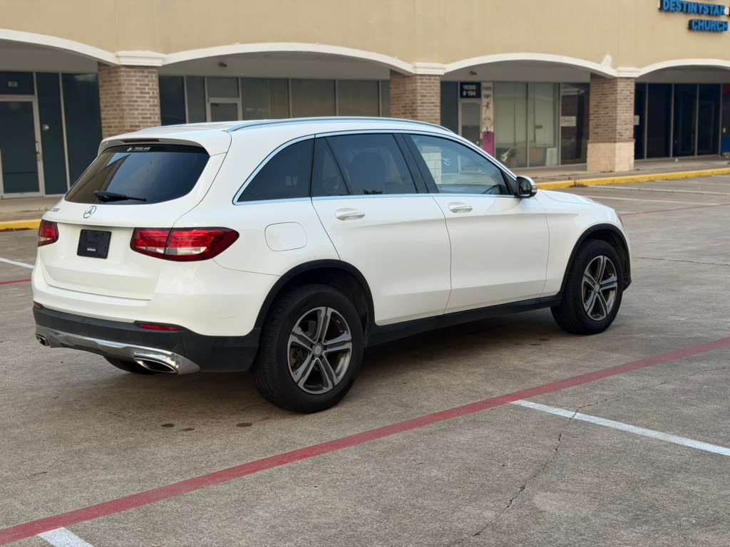 Photo 7 of this MERCEDES-BENZ GLC