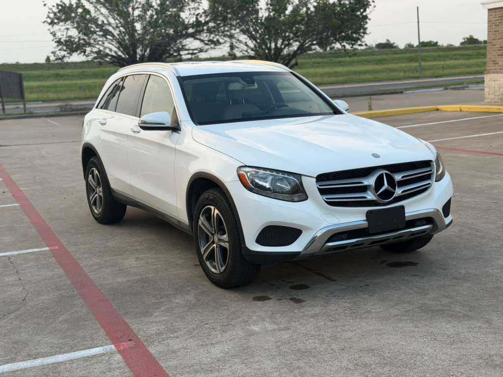 Photo 8 of this MERCEDES-BENZ GLC
