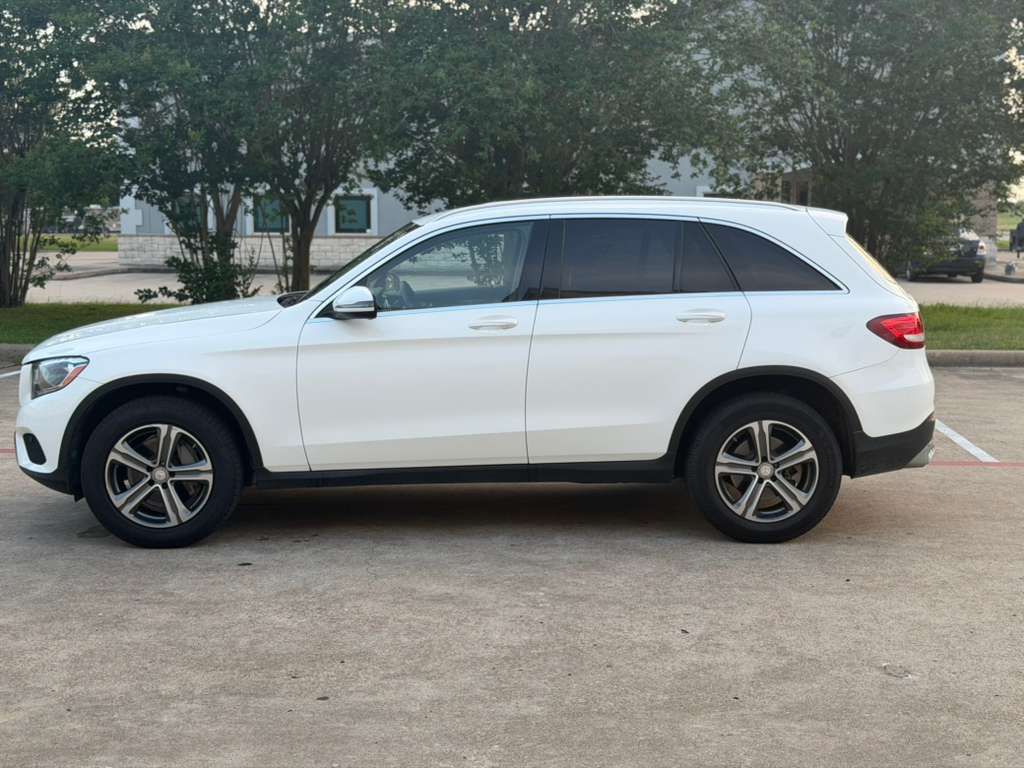 Photo 9 of this MERCEDES-BENZ GLC