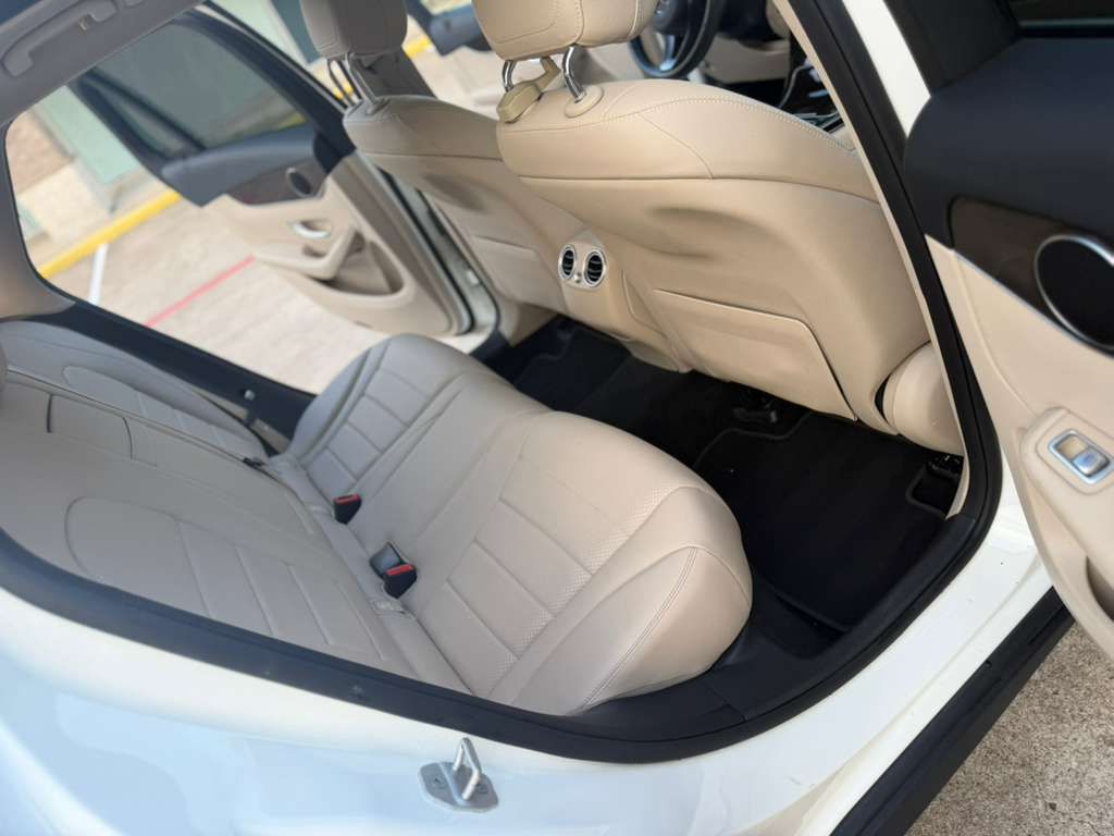 Photo 14 of this MERCEDES-BENZ GLC