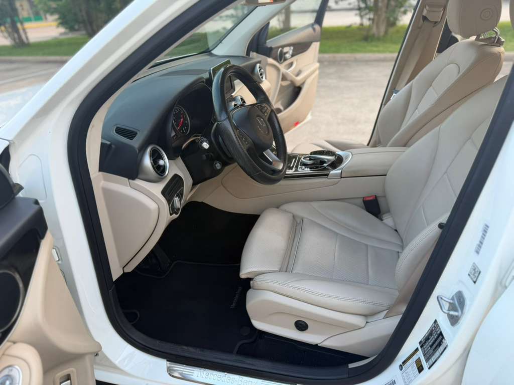 Photo 16 of this MERCEDES-BENZ GLC