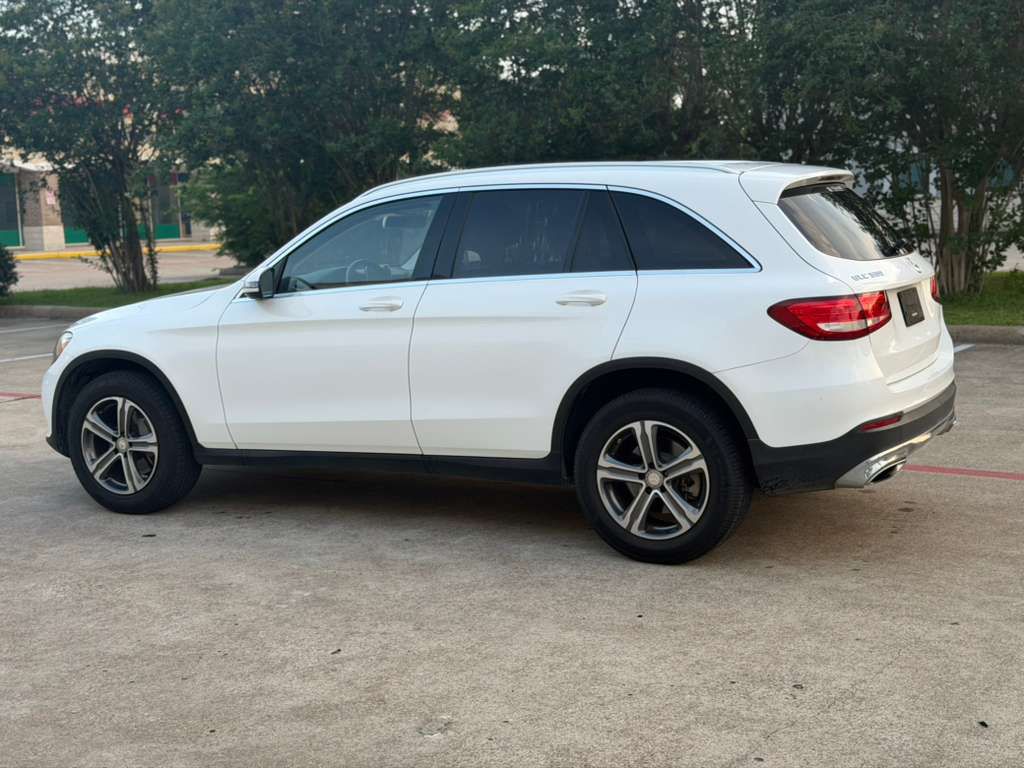 Photo 11 of this MERCEDES-BENZ GLC