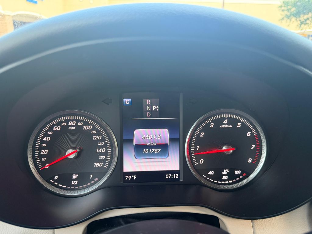 Photo 20 of this MERCEDES-BENZ GLC