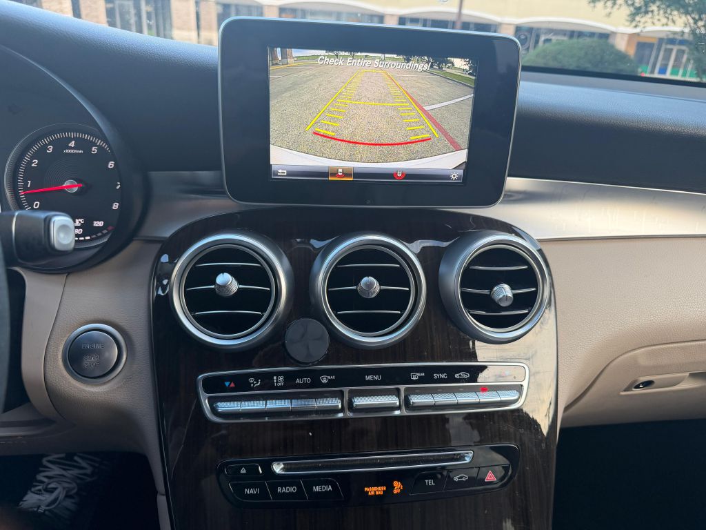 Photo 21 of this MERCEDES-BENZ GLC
