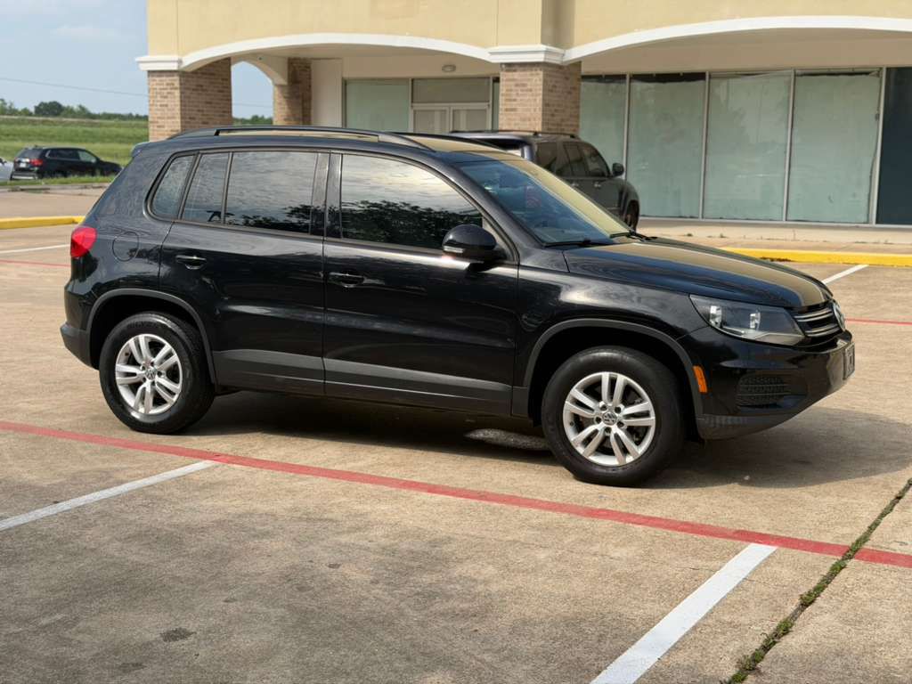 Photo 2 of this VOLKSWAGEN TIGUAN