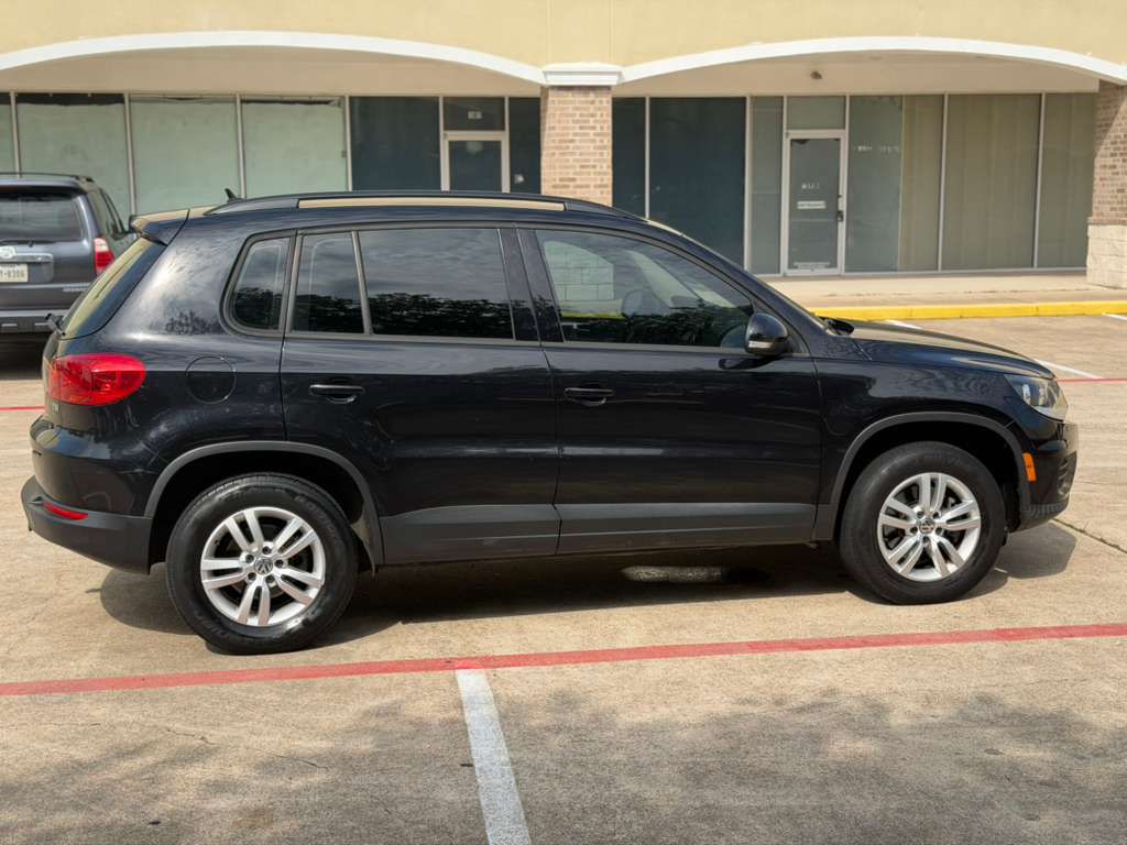 Photo 4 of this VOLKSWAGEN TIGUAN