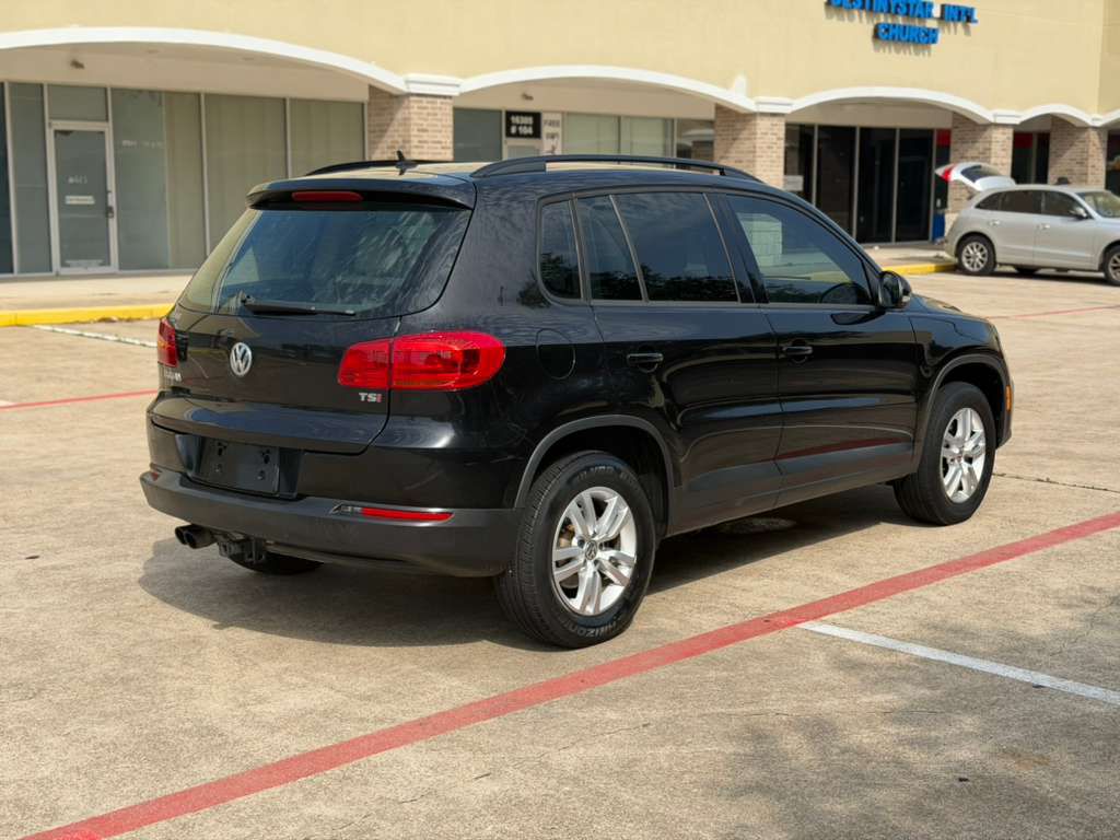 Photo 8 of this VOLKSWAGEN TIGUAN