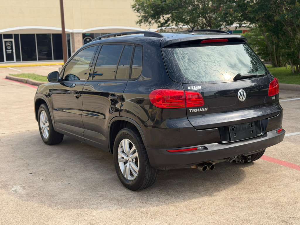 Photo 9 of this VOLKSWAGEN TIGUAN