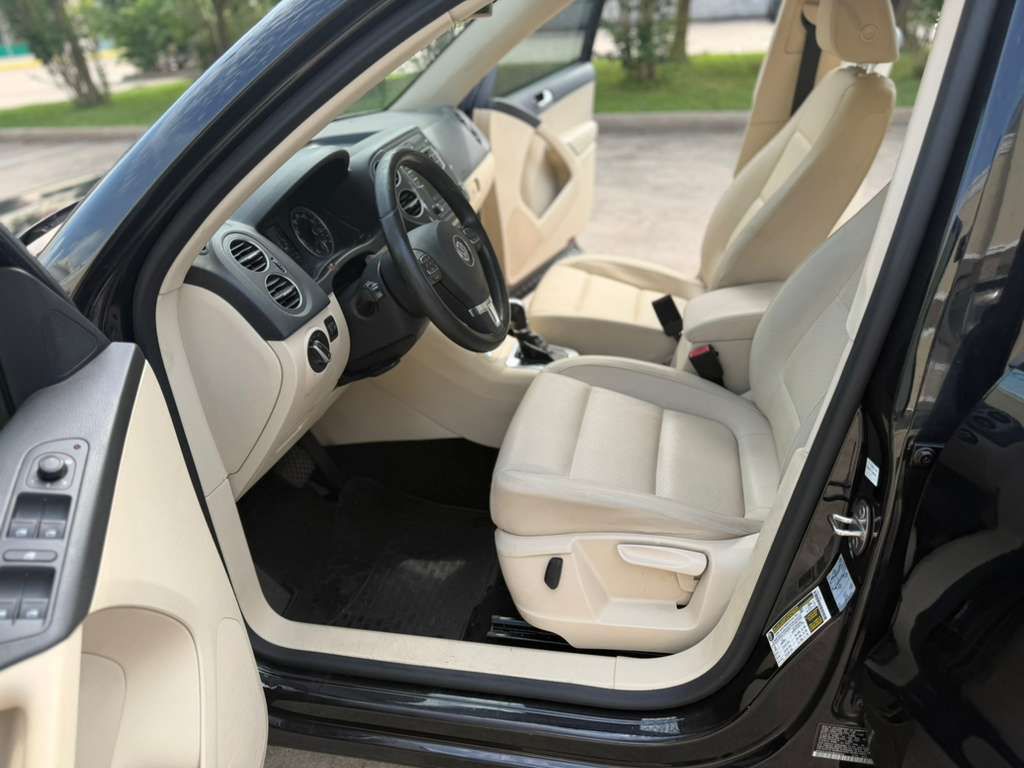 Photo 11 of this VOLKSWAGEN TIGUAN