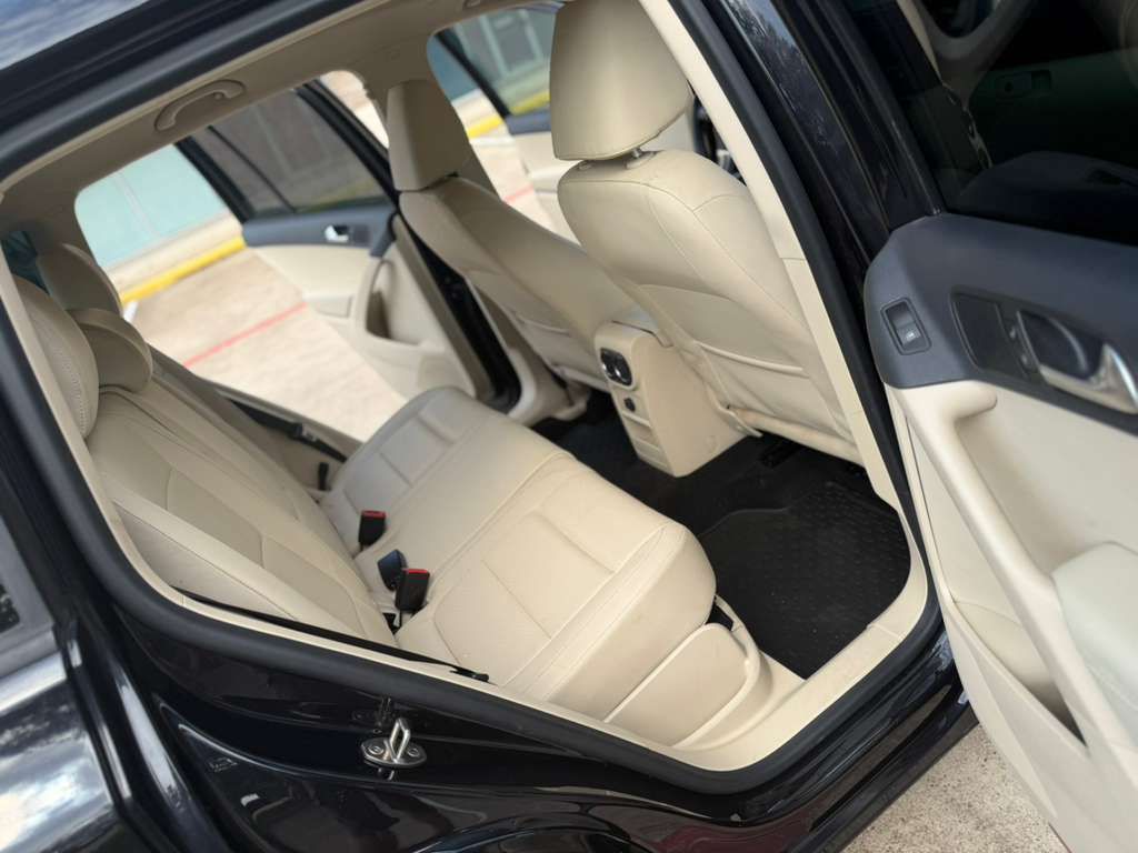 Photo 14 of this VOLKSWAGEN TIGUAN