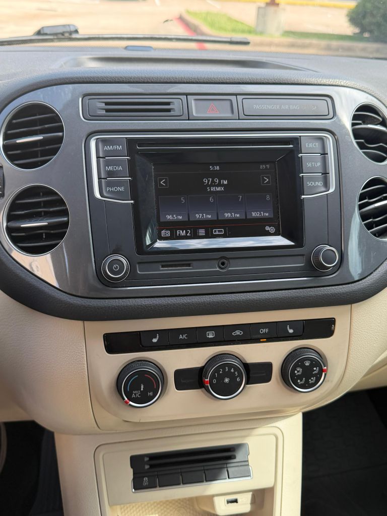 Photo 17 of this VOLKSWAGEN TIGUAN