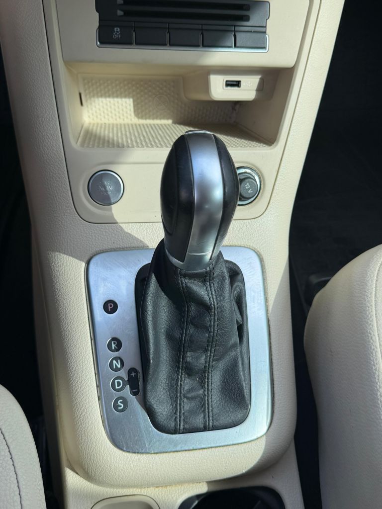 Photo 19 of this VOLKSWAGEN TIGUAN
