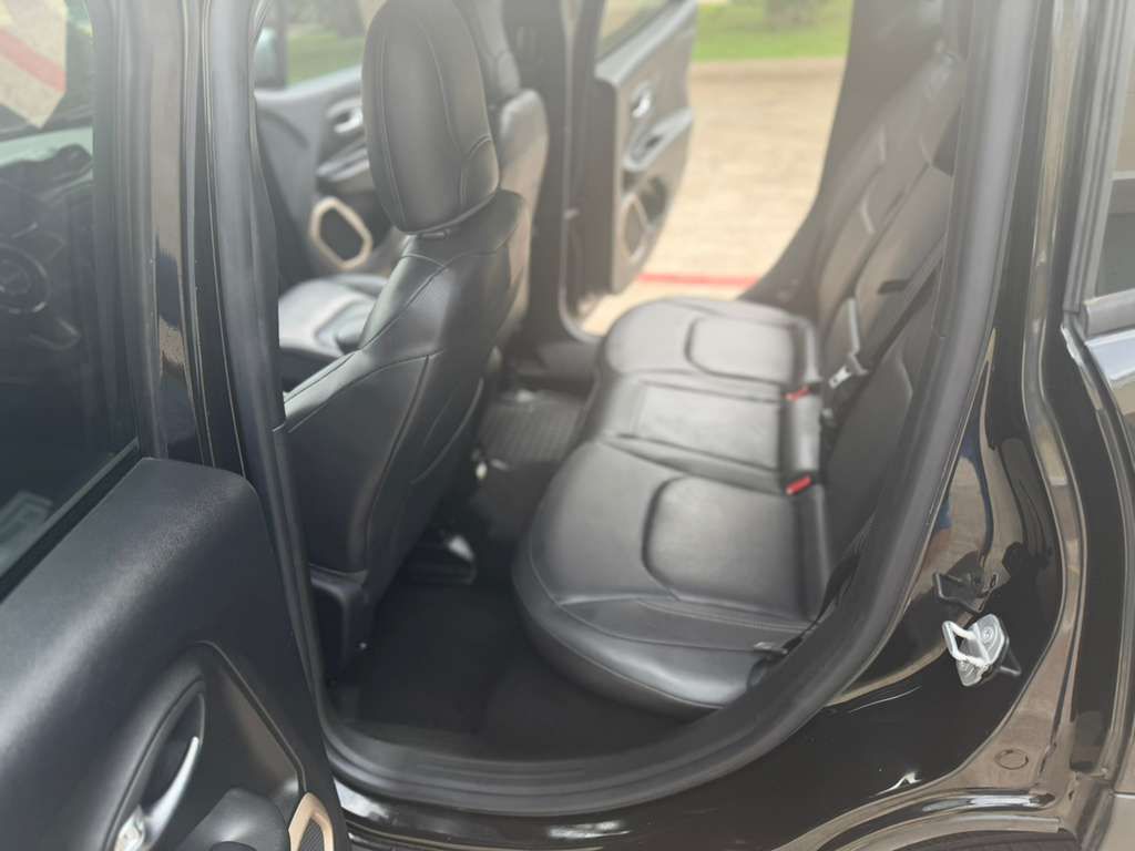 Photo 12 of this JEEP RENEGADE