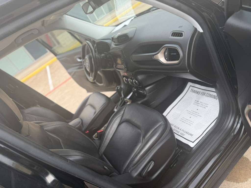 Photo 14 of this JEEP RENEGADE