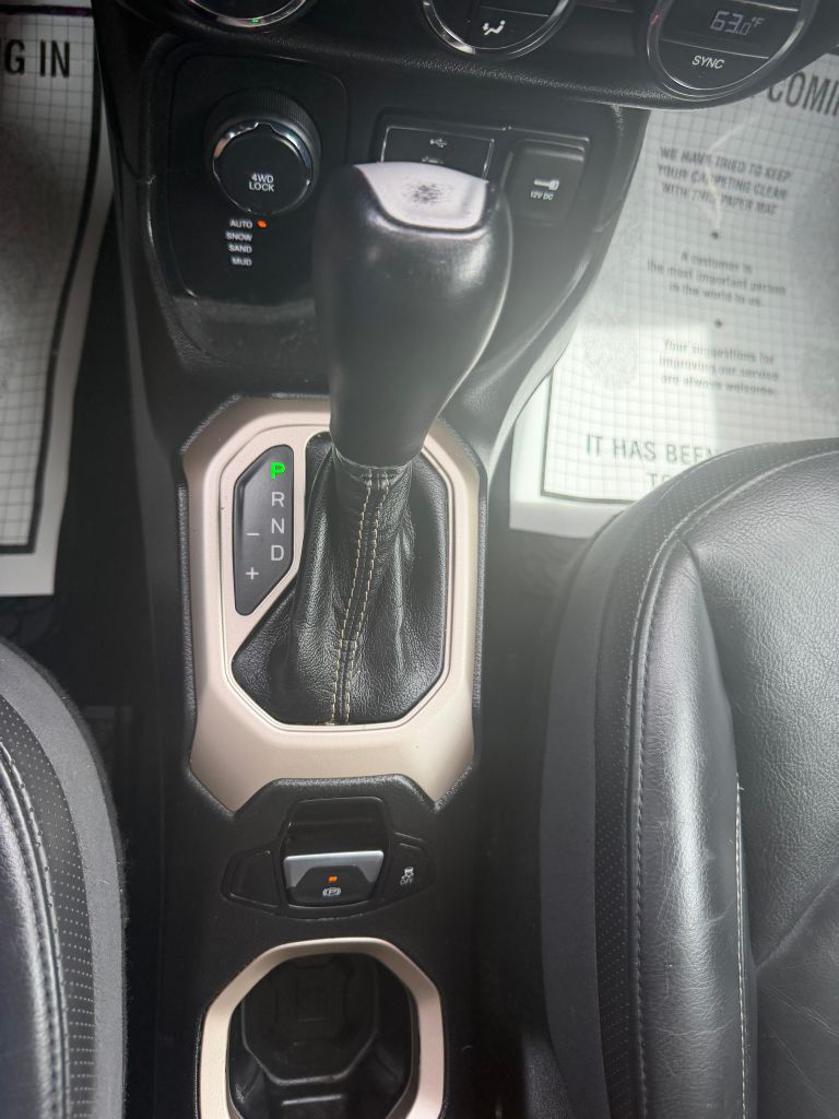 Photo 15 of this JEEP RENEGADE