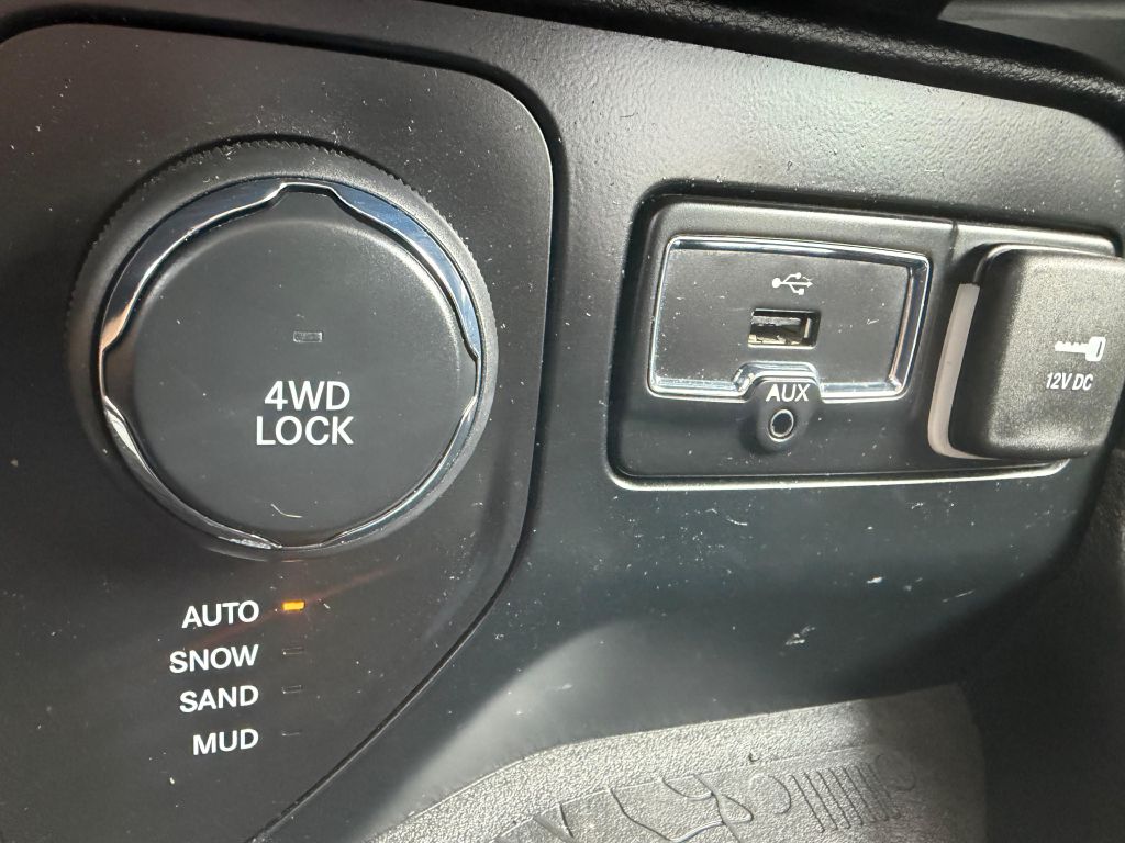 Photo 16 of this JEEP RENEGADE