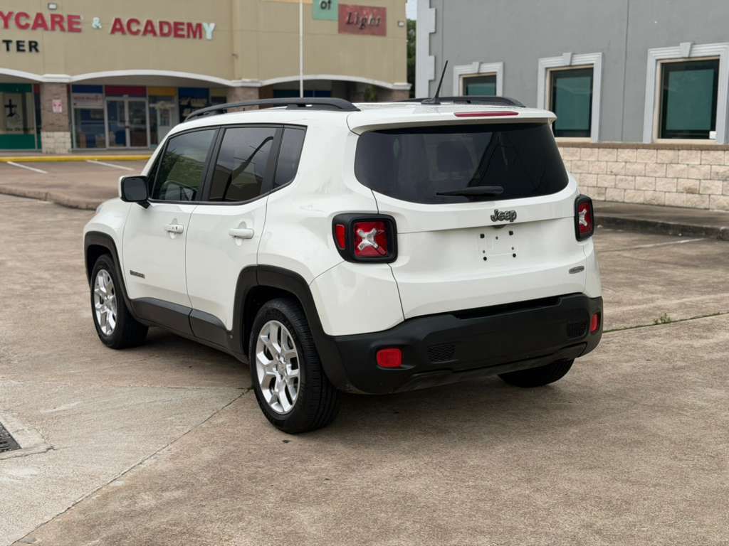 Photo 3 of this JEEP RENEGADE