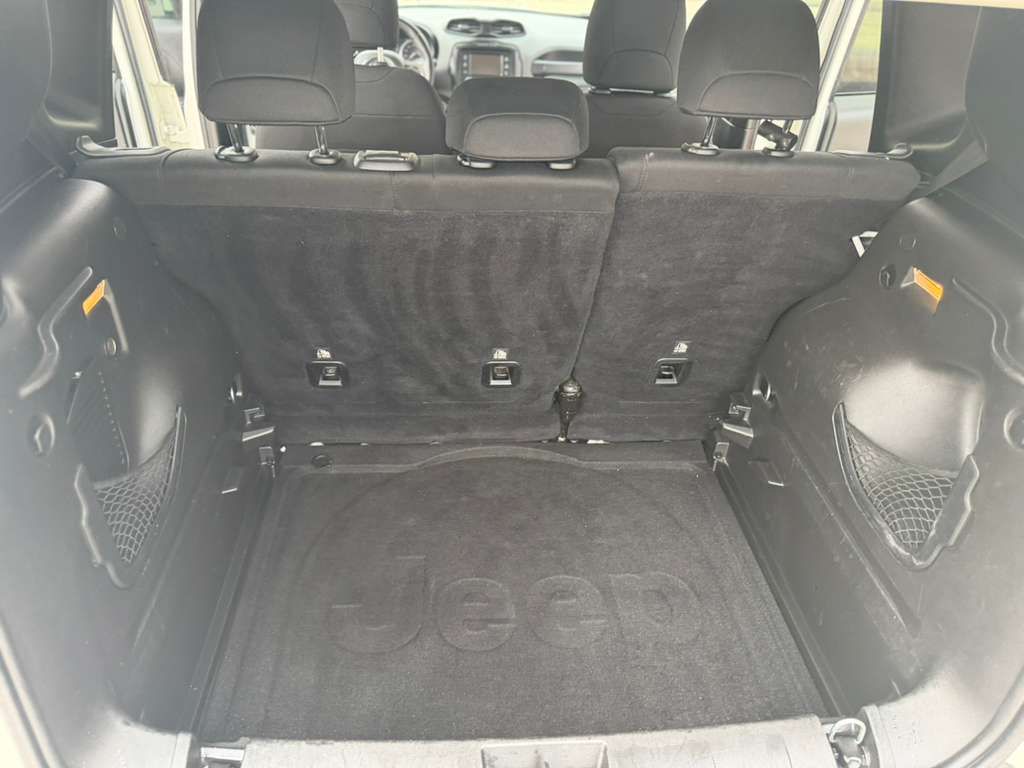 Photo 11 of this JEEP RENEGADE