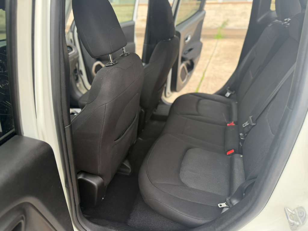 Photo 12 of this JEEP RENEGADE
