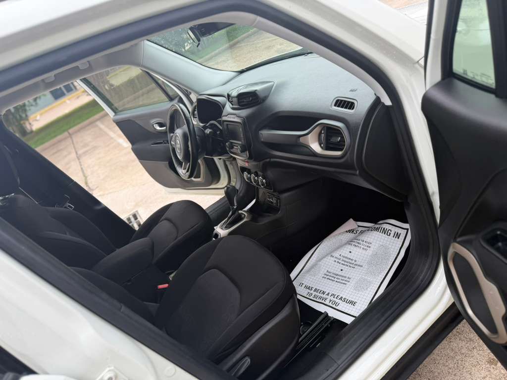 Photo 14 of this JEEP RENEGADE