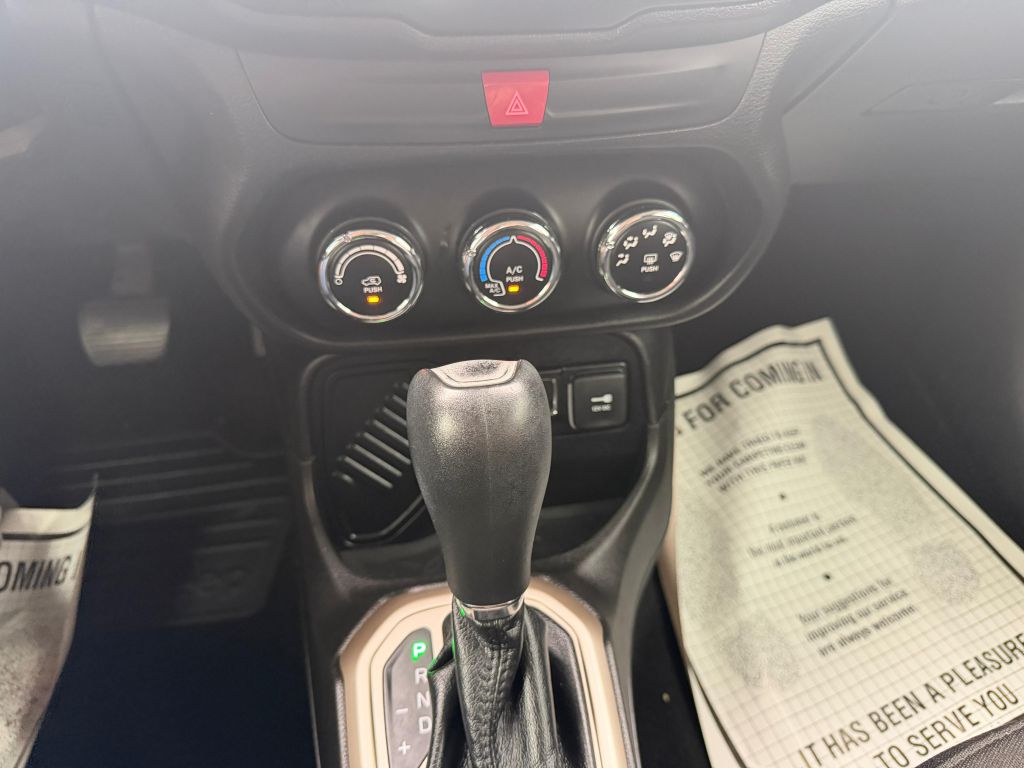 Photo 15 of this JEEP RENEGADE
