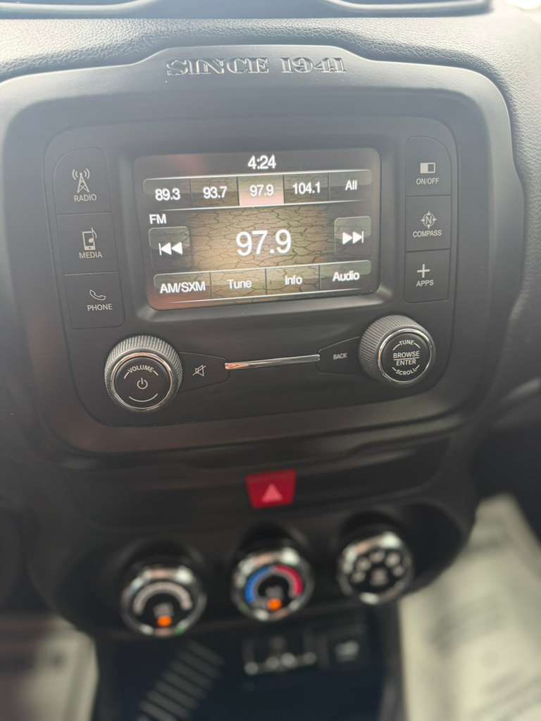 Photo 18 of this JEEP RENEGADE