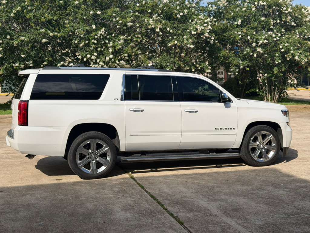 Photo 5 of this CHEVROLET SUBURBAN