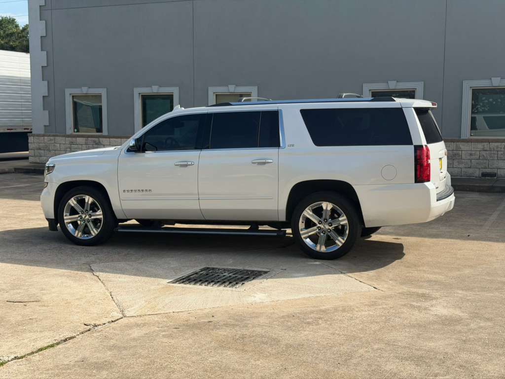 Photo 9 of this CHEVROLET SUBURBAN