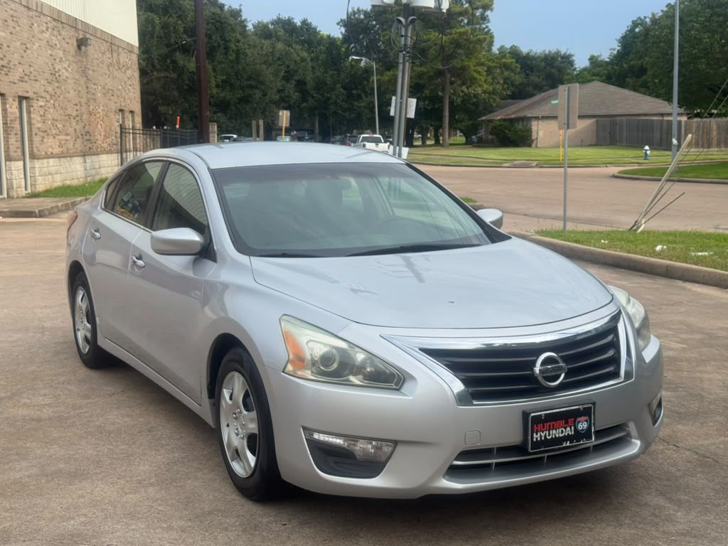 Silver 2013 Nissan Altima Sedan Front-Wheel Drive Continuously Variable Transmission