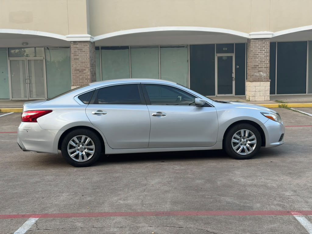 Photo 5 of this NISSAN ALTIMA