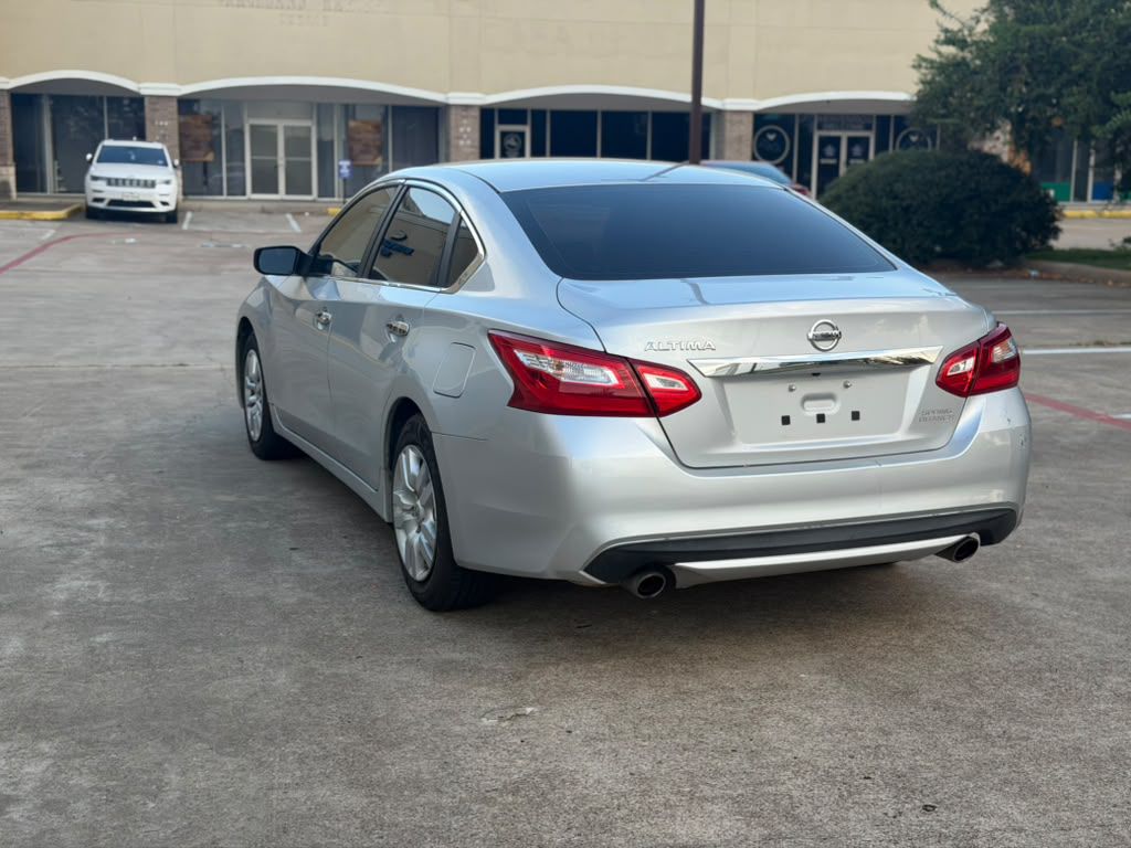 Photo 8 of this NISSAN ALTIMA