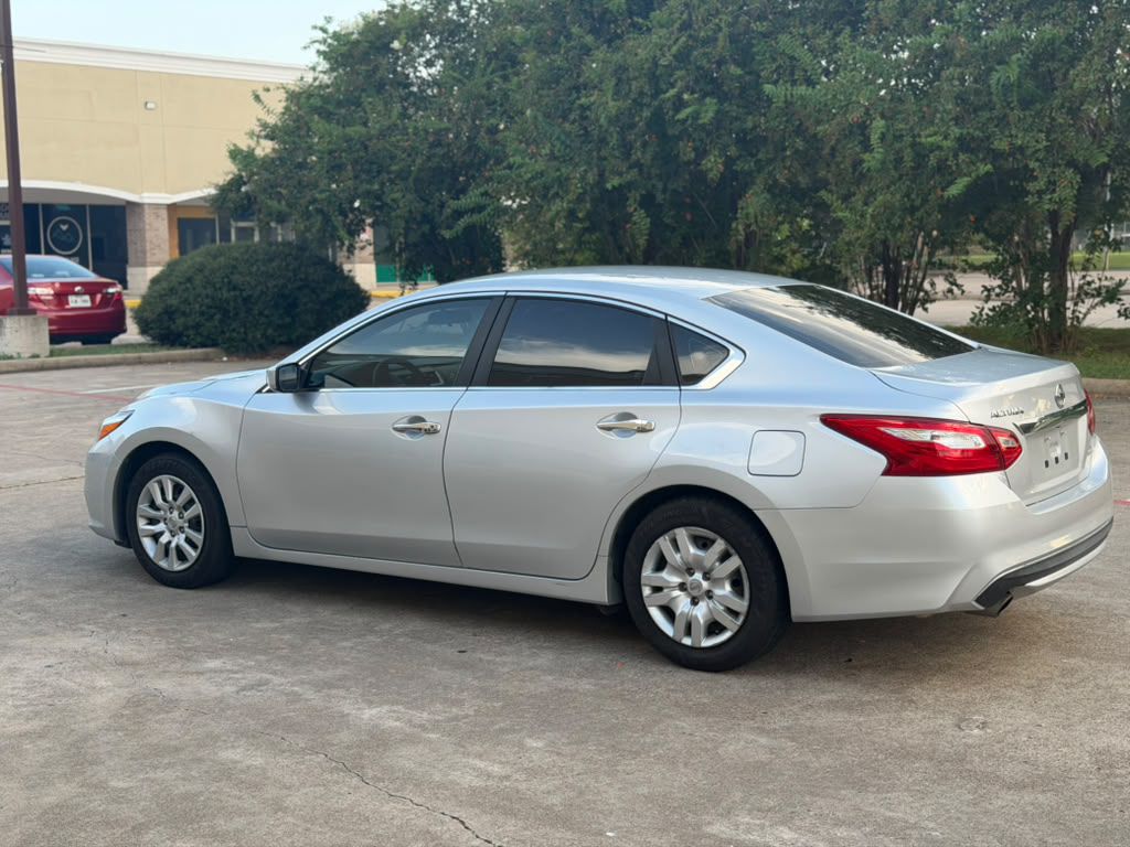 Photo 9 of this NISSAN ALTIMA