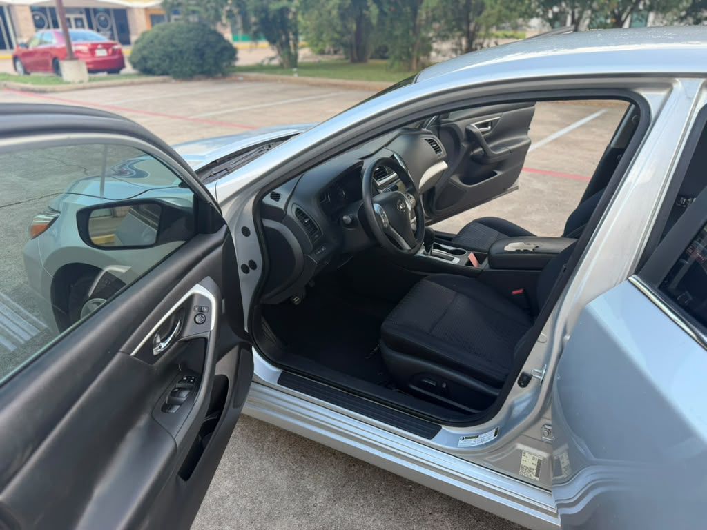 Photo 11 of this NISSAN ALTIMA