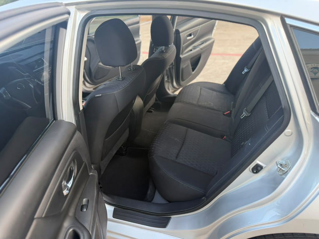 Photo 12 of this NISSAN ALTIMA