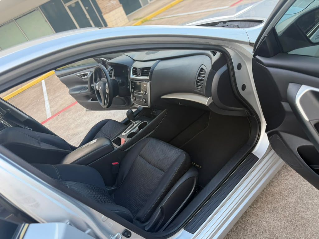 Photo 13 of this NISSAN ALTIMA