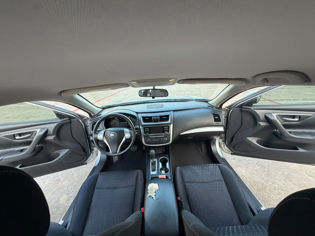 Photo 14 of this NISSAN ALTIMA