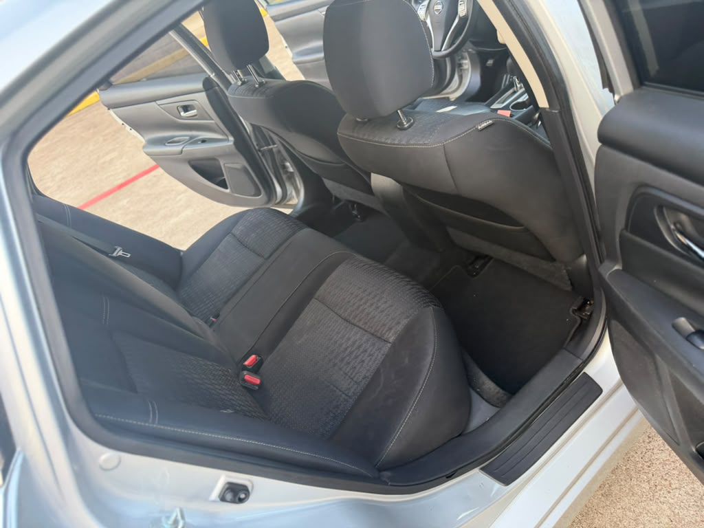 Photo 19 of this NISSAN ALTIMA