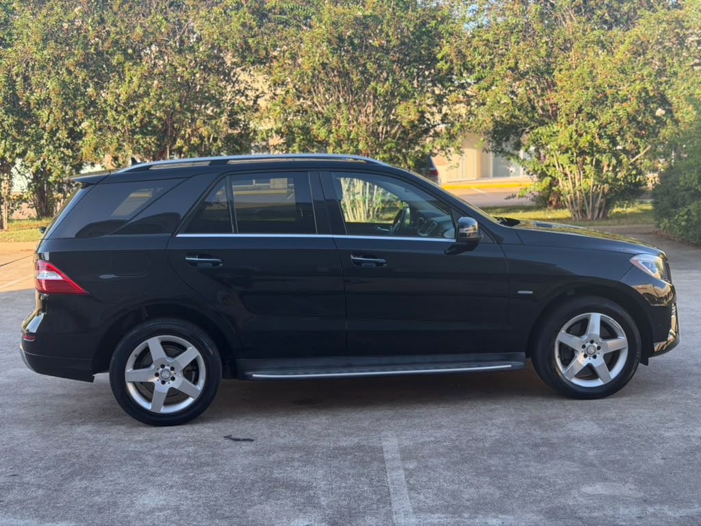 Photo 3 of this MERCEDES-BENZ ML