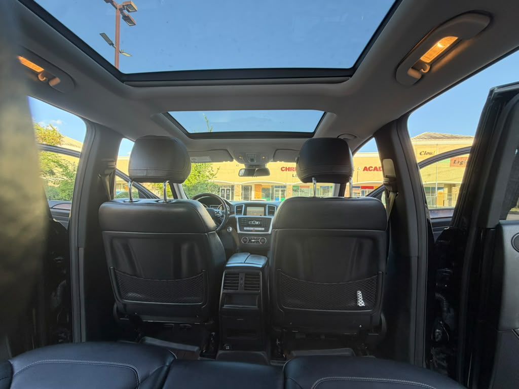 Photo 16 of this MERCEDES-BENZ ML